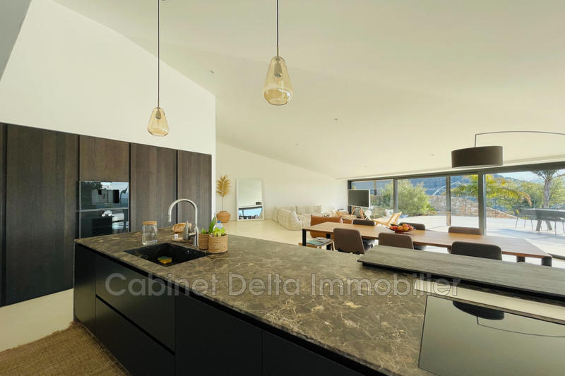 Villa - 280 m² - 5 pièces