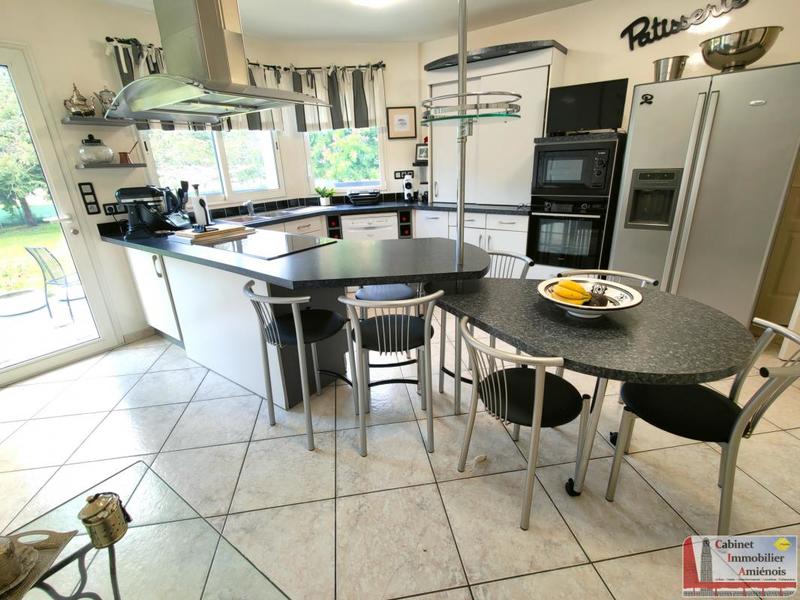 Pavillon - 330 m² - 6 pièces