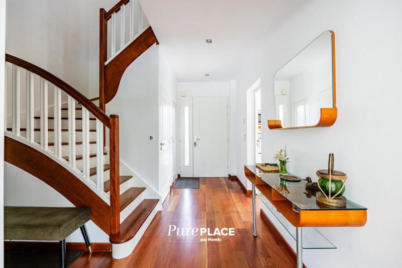 Maison - 205 m² - 8 pièces