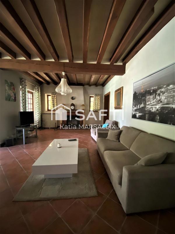 Maison - 239 m² - 9 pièces