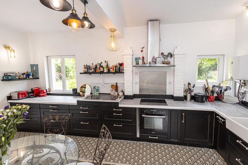 Maison - 330 m² - 10 pièces