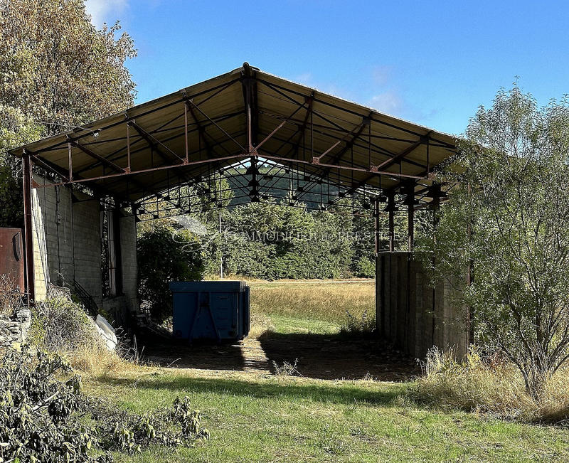 Propriété - 1 600 m² - 30 pièces