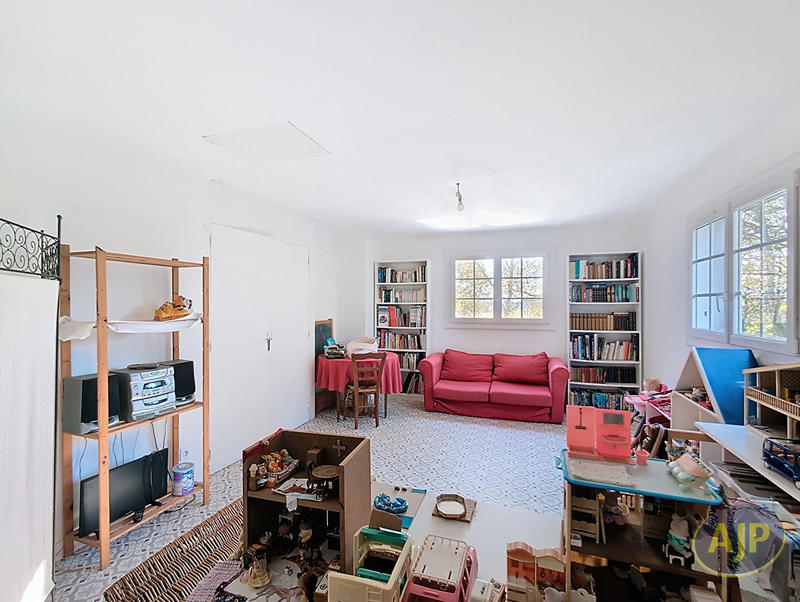 Maison - 214 m² - 9 pièces