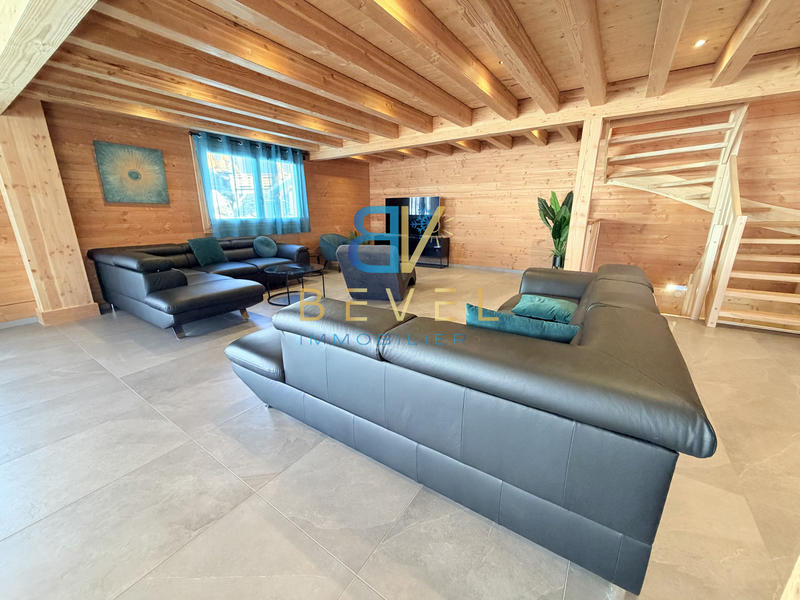 Châlet - 339 m² - 10 pièces
