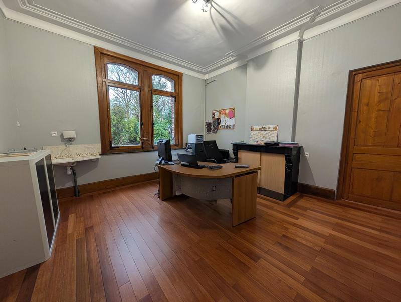 Maison - 300 m² - 11 pièces