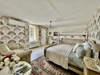 Maison - 206 m² - 13 pièces