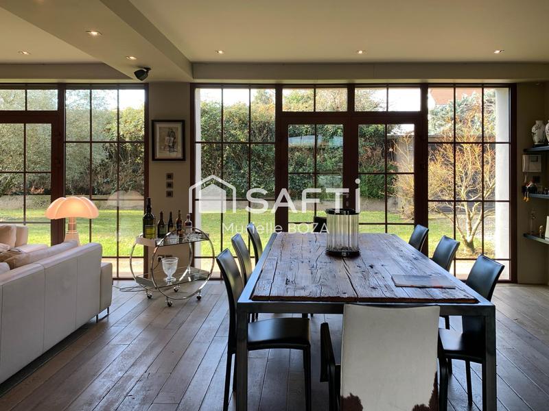 Maison - 750 m² - 11 pièces