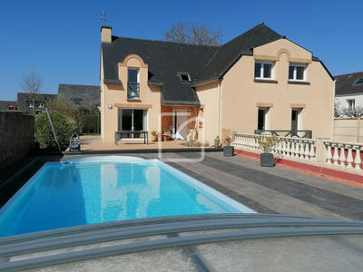 Maison - 177 m² - 8 pièces