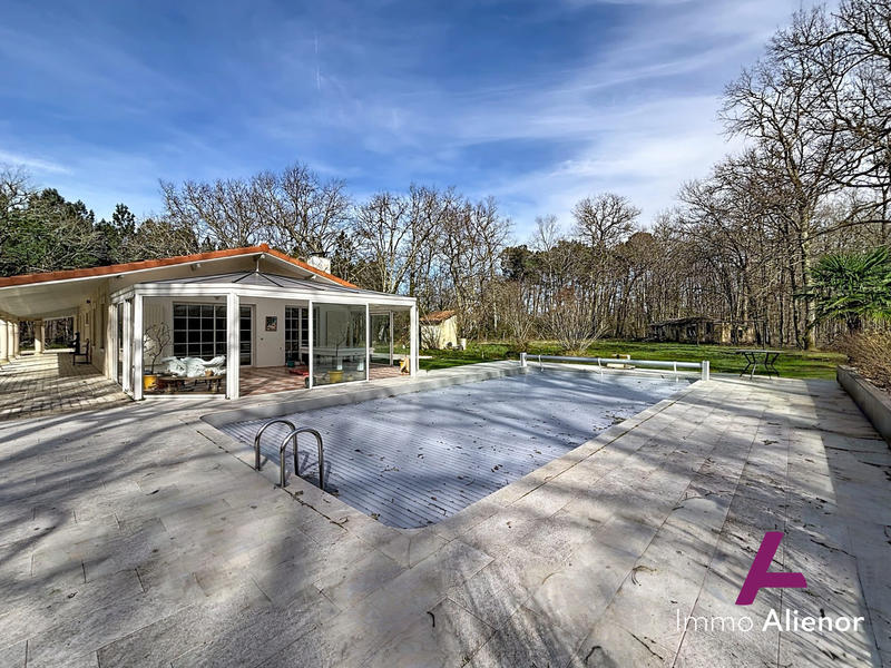 Maison traditionnelle - 183 m² - 6 pièces