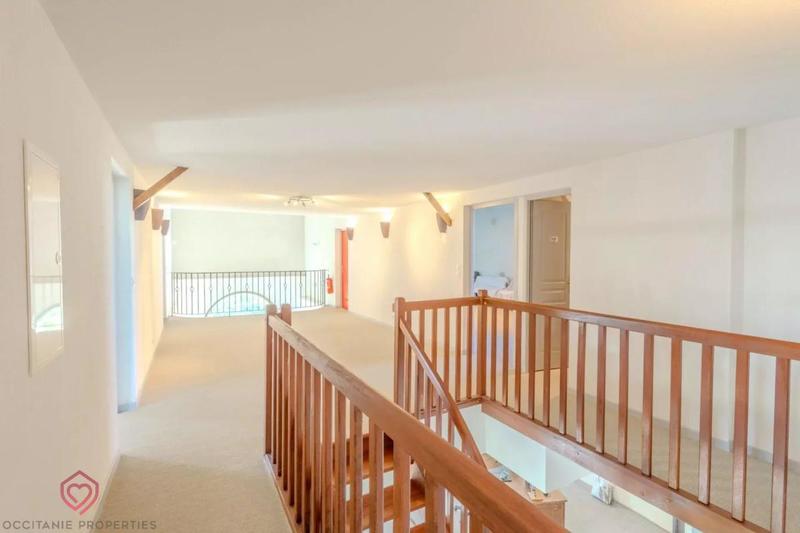 Corps de ferme - 700 m² - 17 pièces