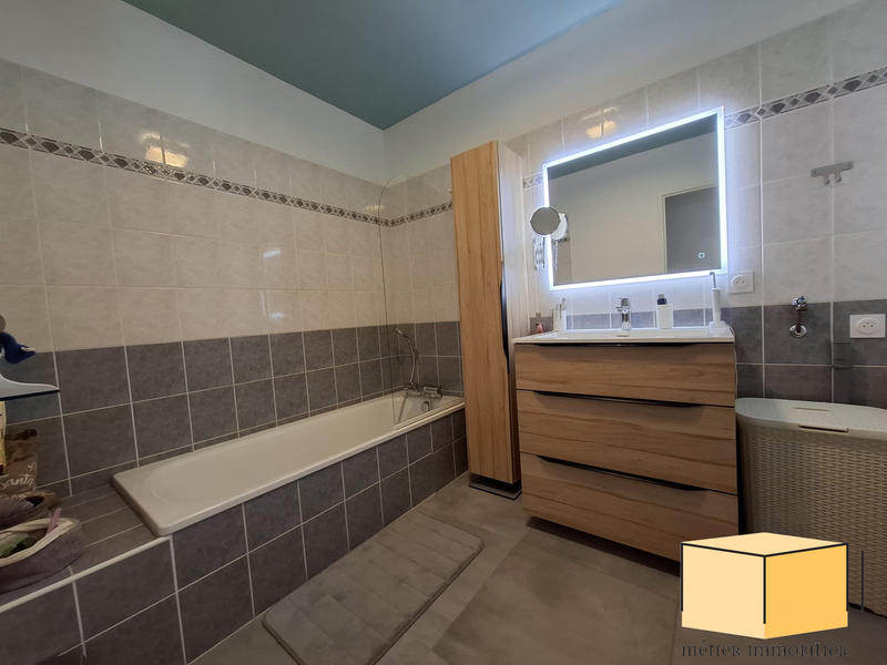 Villa - 140 m² - 8 pièces