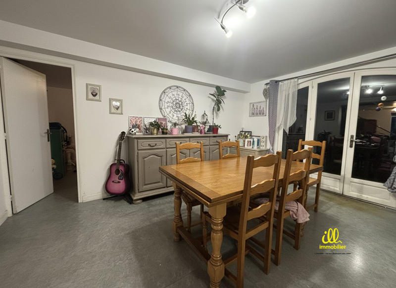 Maison - 179 m² - 7 pièces