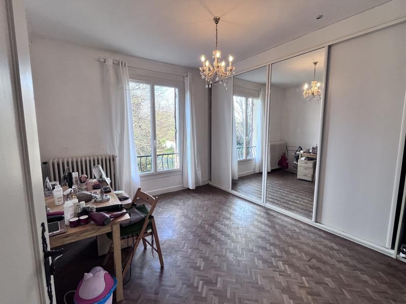 Maison traditionnelle - 229 m² - 10 pièces