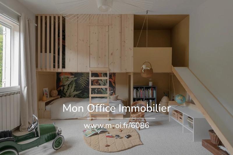 Maison - 230 m² - 8 pièces