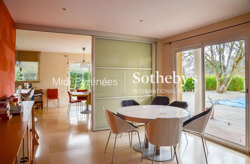 Maison - 230 m² - 6 pièces