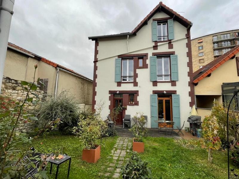 Immeuble - 130 m² - 6 pièces