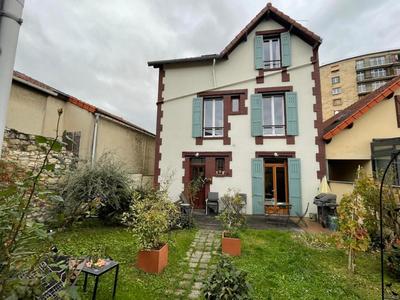 Immeuble - 130 m² - 6 pièces