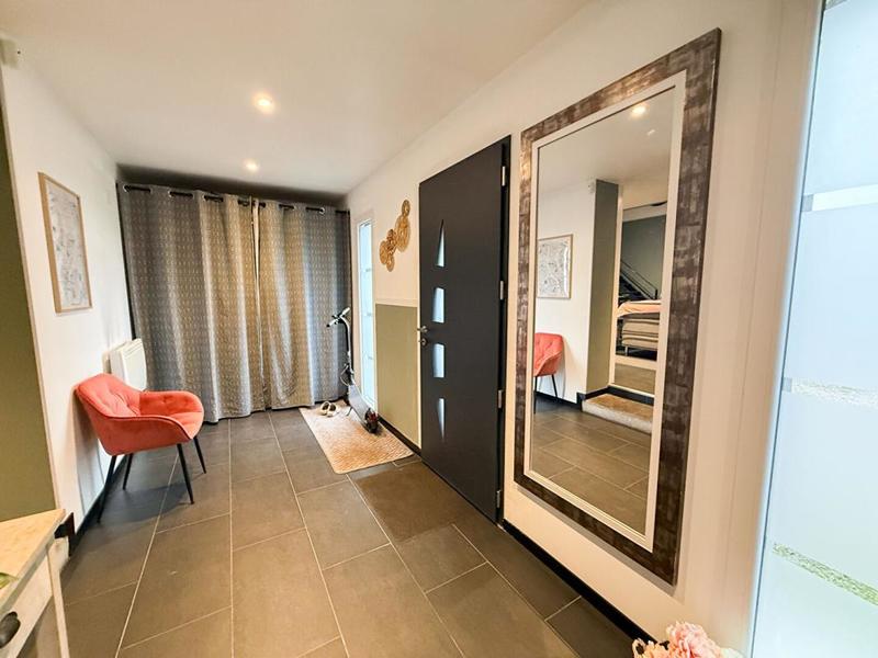 Maison - 225 m² - 9 pièces