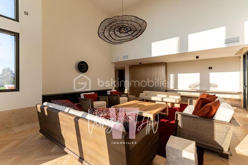 Villa - 368 m² - 10 pièces