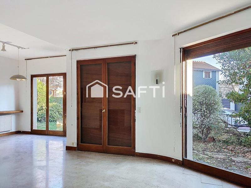 Maison - 227 m² - 10 pièces