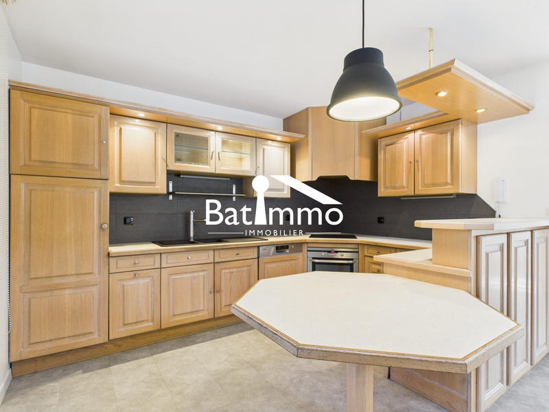 Maison - 210 m² - 7 pièces