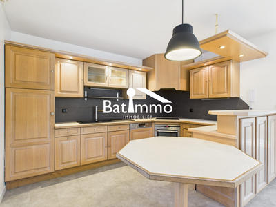 Maison - 210 m² - 7 pièces