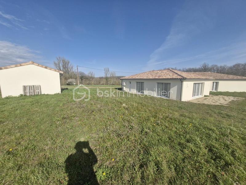 Maison traditionnelle - 325 m² - 7 pièces