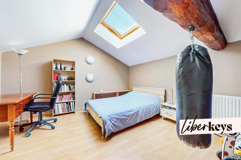 Maison - 240 m² - 7 pièces