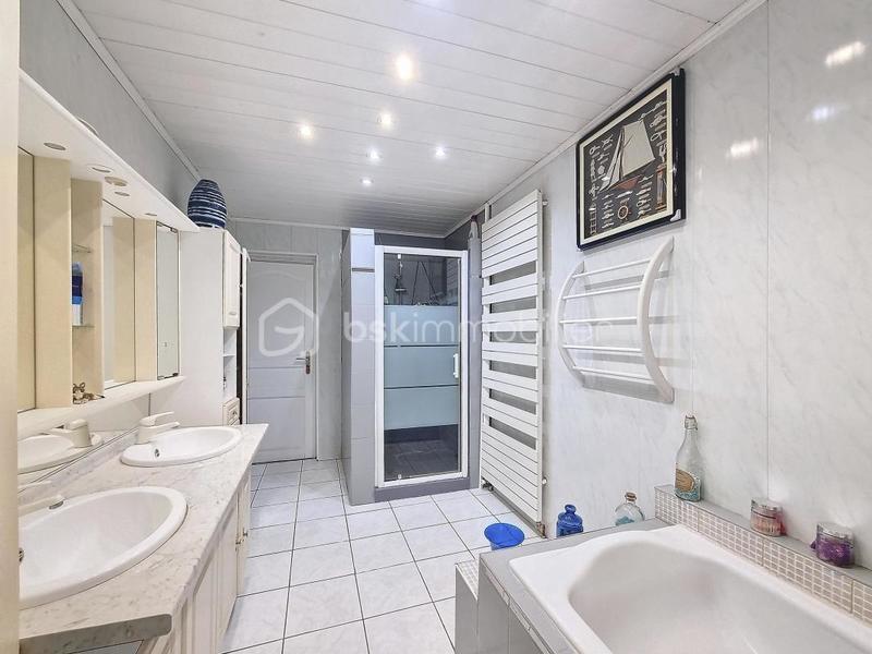 Maison - 163 m² - 7 pièces