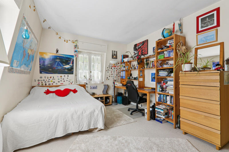 Maison - 275 m² - 15 pièces