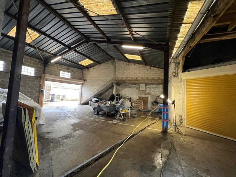 Local d'activité / Entrepôt - 250 m²