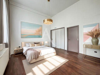 Loft - 195 m² - 5 pièces