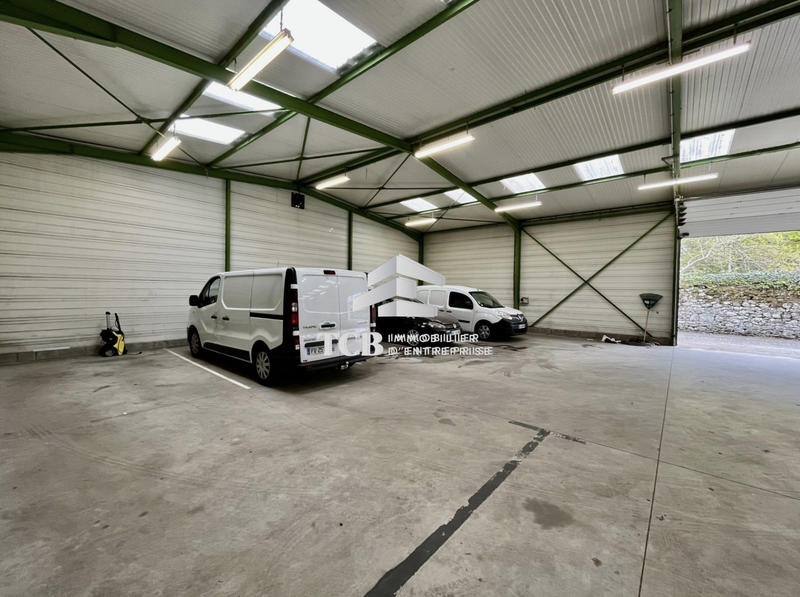 Local d'activités - 576 m²