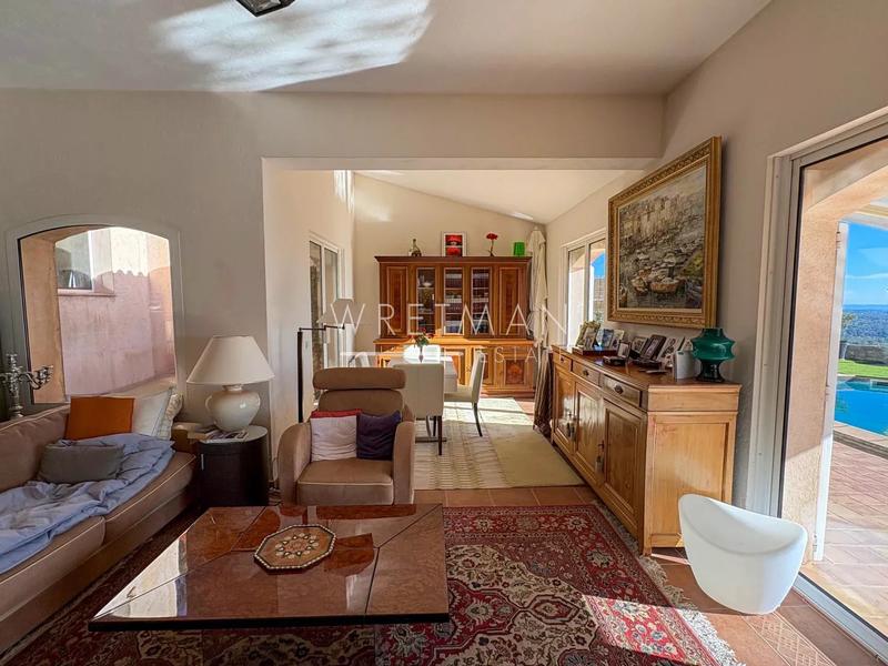 Villa - 205 m² - 8 pièces