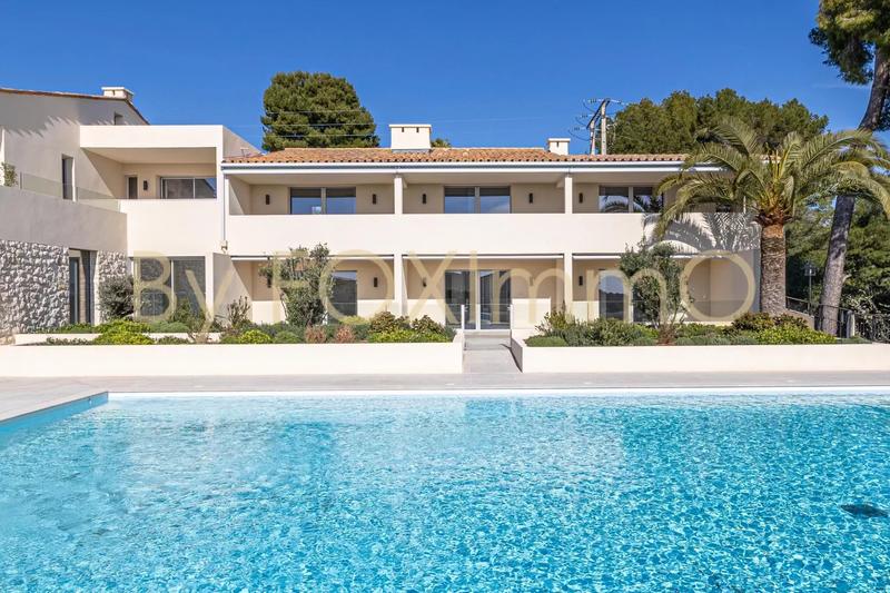 Villa - 555 m² - 16 pièces