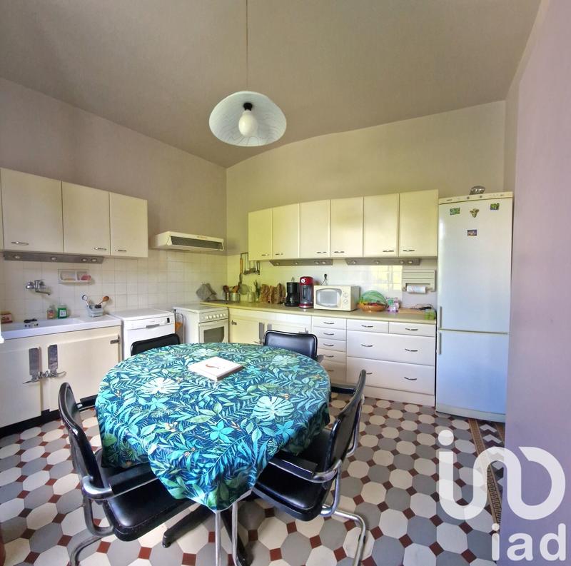 Maison - 270 m² - 16 pièces