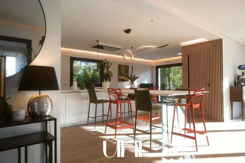 Maison - 265 m² - 8 pièces