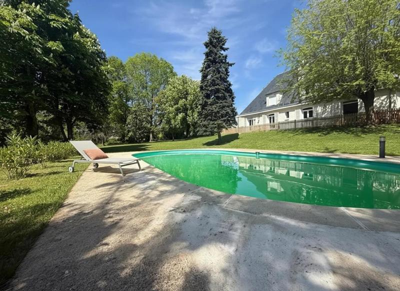 Maison - 360 m² - 12 pièces