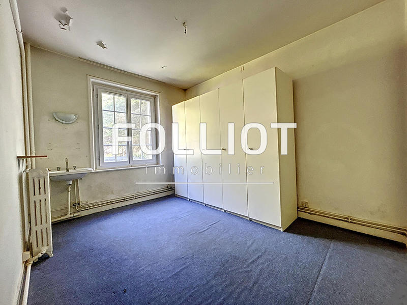 Maison - 230 m² - 12 pièces