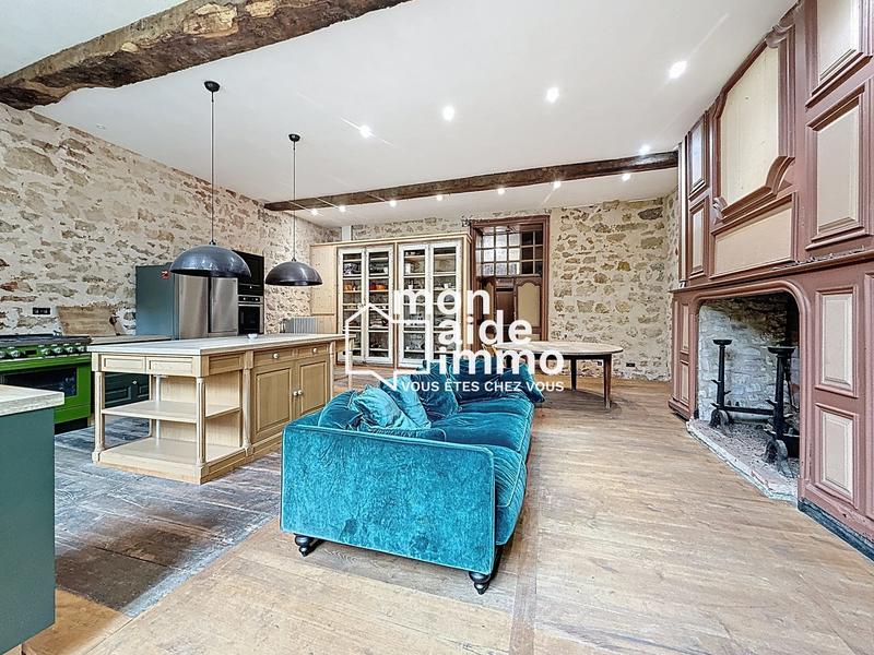 Maison - 300 m² - 12 pièces