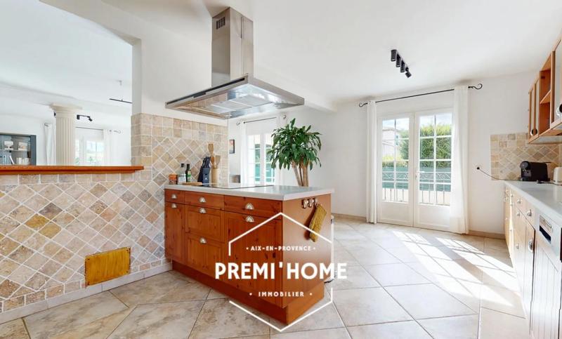 Maison - 260 m² - 7 pièces