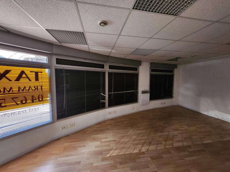 Local d'activités - 70 m² - 5 pièces