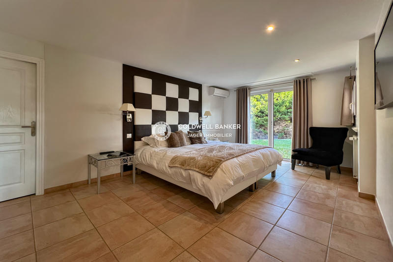 Villa - 223 m² - 5 pièces