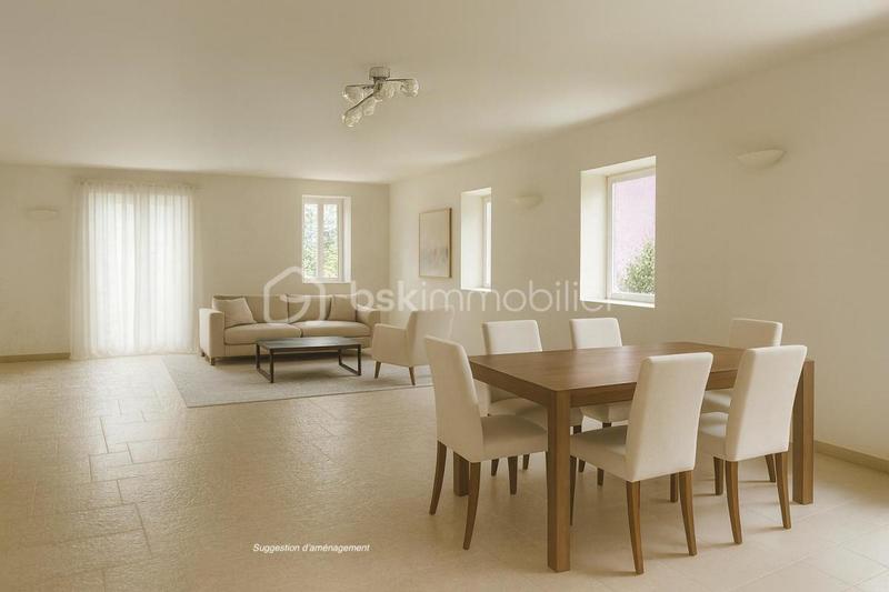 Maison traditionnelle - 245 m² - 7 pièces