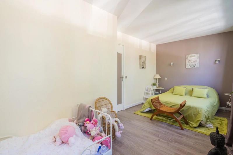 Maison - 230 m² - 10 pièces