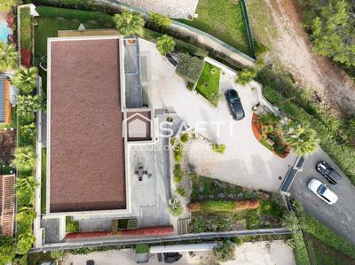 Maison - 345 m² - 9 pièces