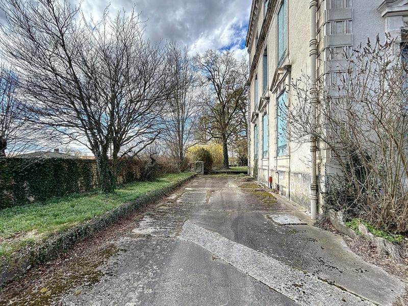 Château - 250 m² - 16 pièces