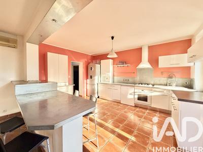 Maison - 210 m² - 6 pièces