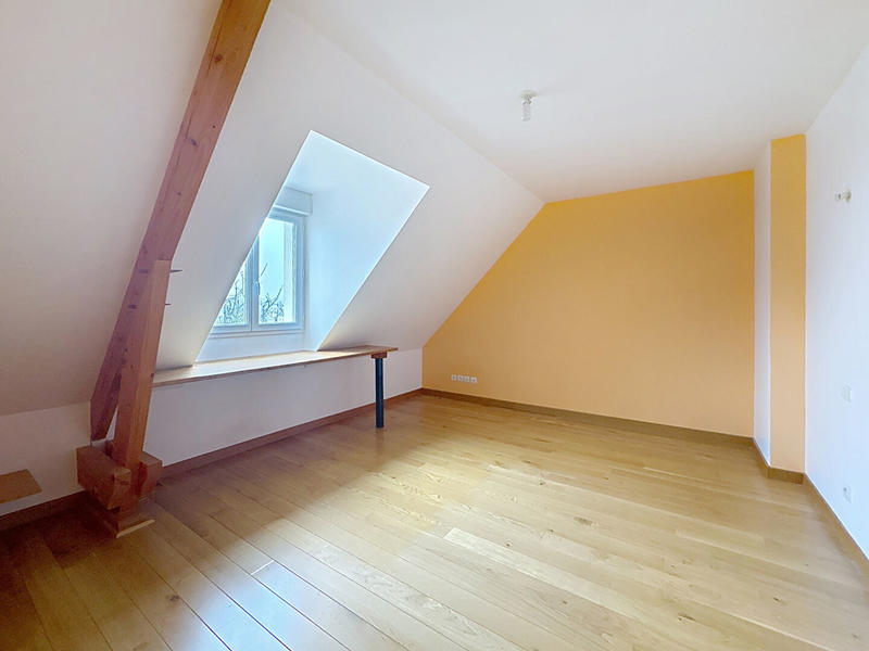 Maison - 206 m² - 8 pièces