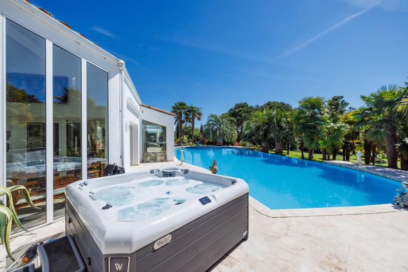 Maison - 304 m² - 7 pièces